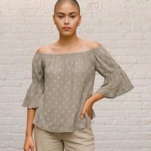 Solitaire Off-Shoulder 3/4 bell sleeve Blouse lt. Gray/silver Size L